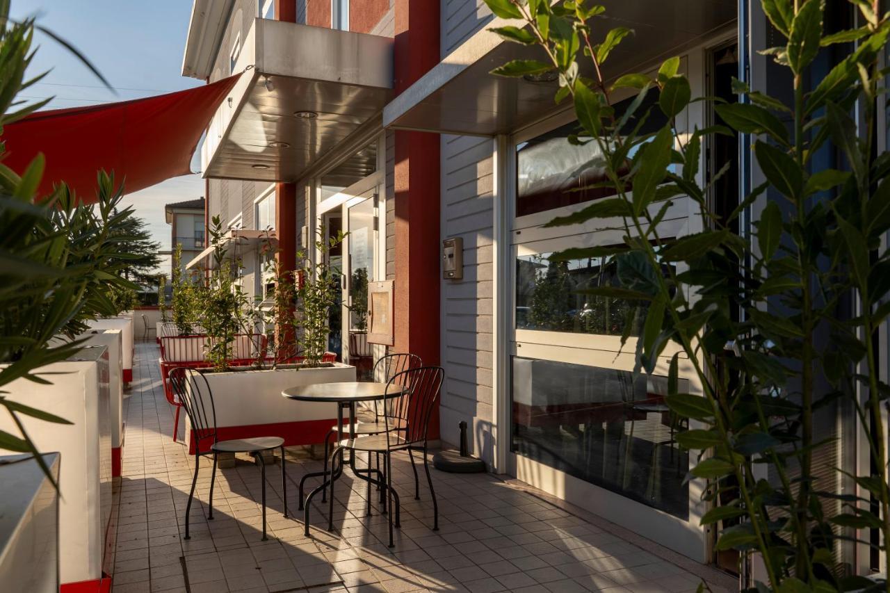 Easy Space Apartahotel 2*