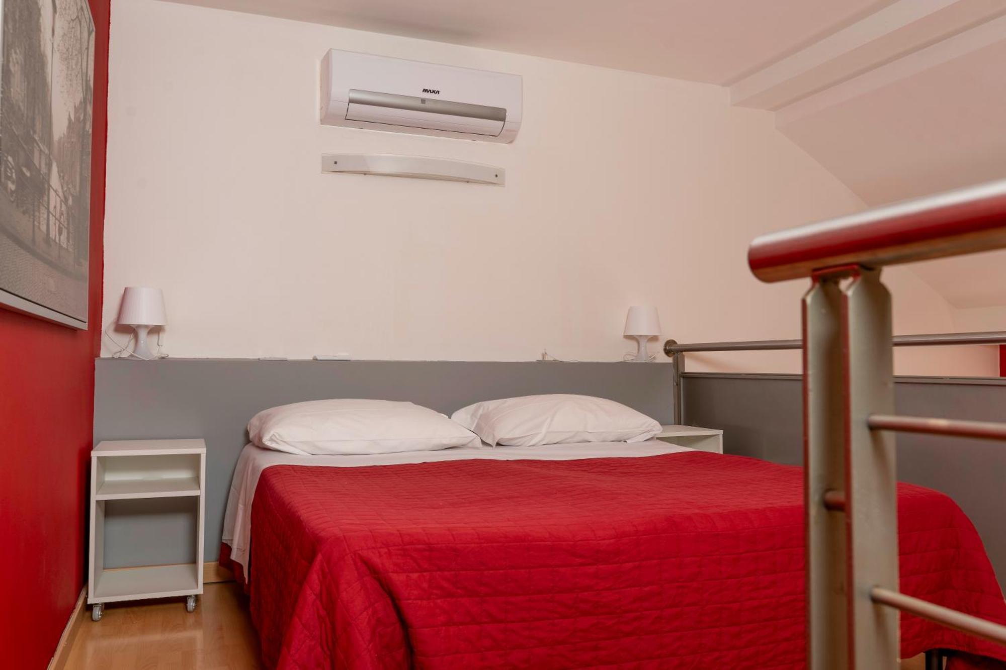 Apartahotel Easy Space 2*